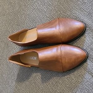 Fashion brown flats